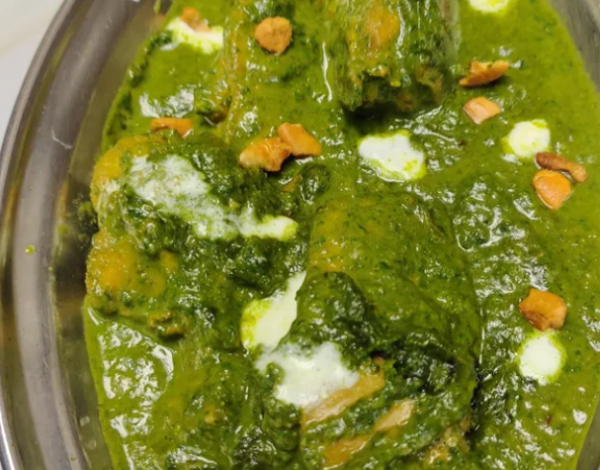 Saag Chicken Halal Boneless Chicken Thigh Meat Marinated in Yogurt, sour cream Spice and then  slow cooked  in a mild Spinach sauce